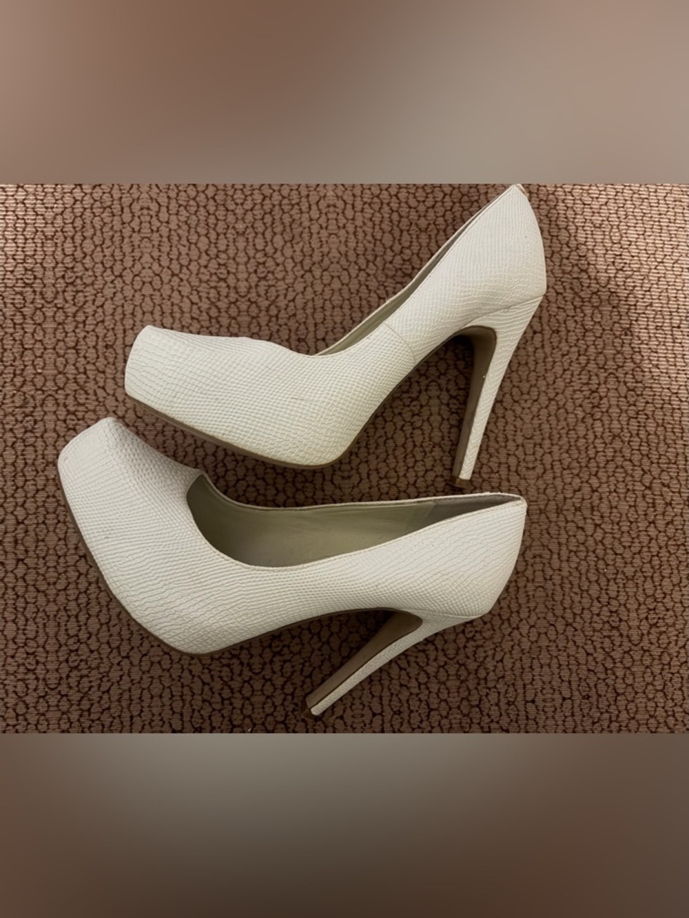 BCBGeneration White Pointed Toe Heels